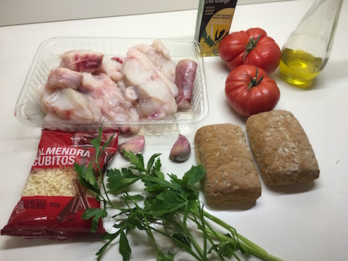 01. Ingredientes para el rape al horno con almendras y tomate en blog de recetas fitness y blog de fitness para mujeres