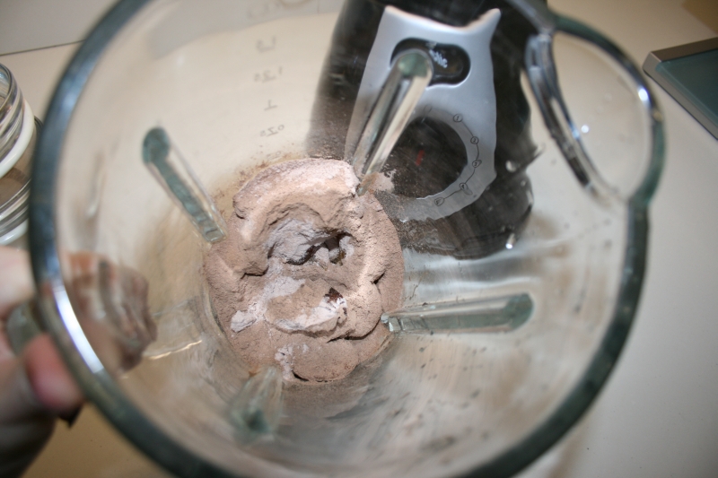 02. Mezclar los ingredientes para las Trufas recuperadoras post ejercicio en blog de recetas fitness y blog de fitness para mujeres