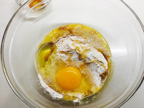 02. Mezclar todos los ingredientes para la torta bombón fit en blog de fitness para mujeres y blog de recetas fitness