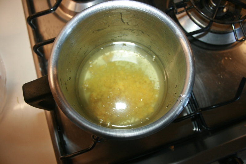 03. Hervir la piel de limon para crema de yogur con frutos rojos en blog de recetas fitness