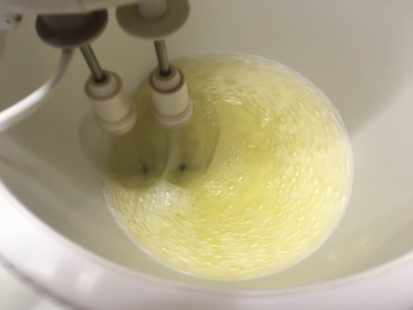 03. Montar las claras para la mousse de frambuesa fit en blog de fitness para mujeres y blog de recetas fitness