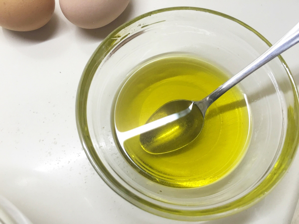 04. Aceite de oliva y edulcorante para la corona de plátano y chocolate en blog de recetas fitness y blog de fitness para mujeres