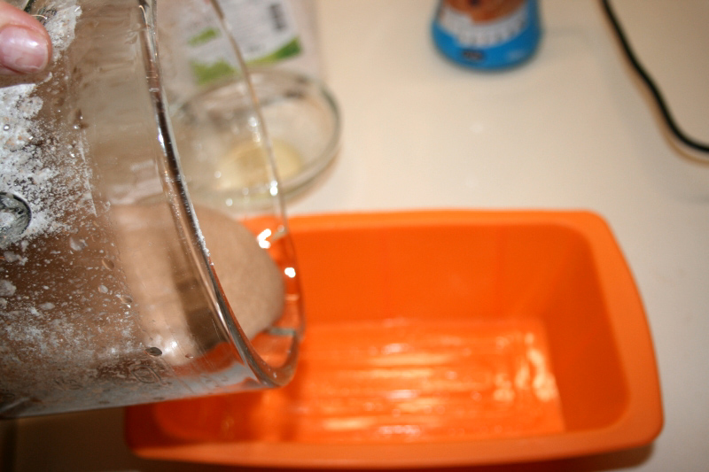 04. Verter la masa para plumcake integral en blog de recetas fitness