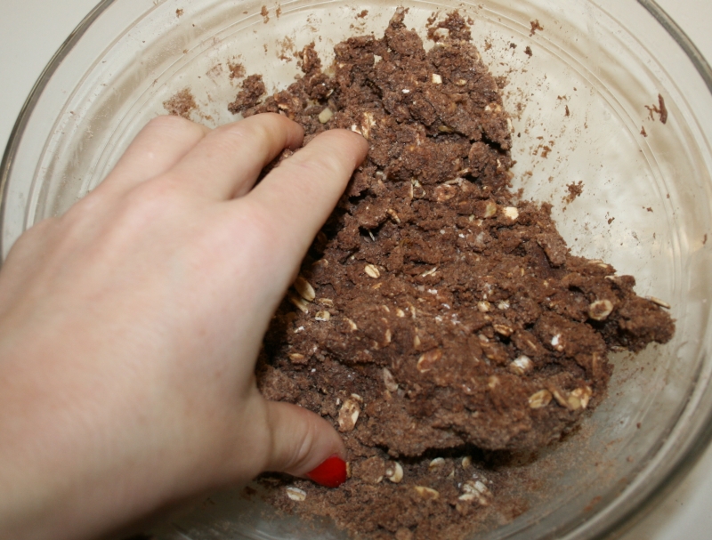 04 Mezclar los ingredientes para barritas proteicas caseras en blog de fitness y nutrición