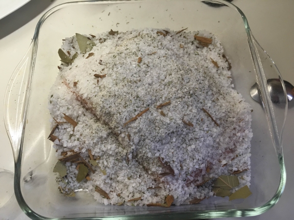 05. Cubrimos el salmón marinado en sus hierbas en blog de fitness para mujeres y blog de recetas fitness