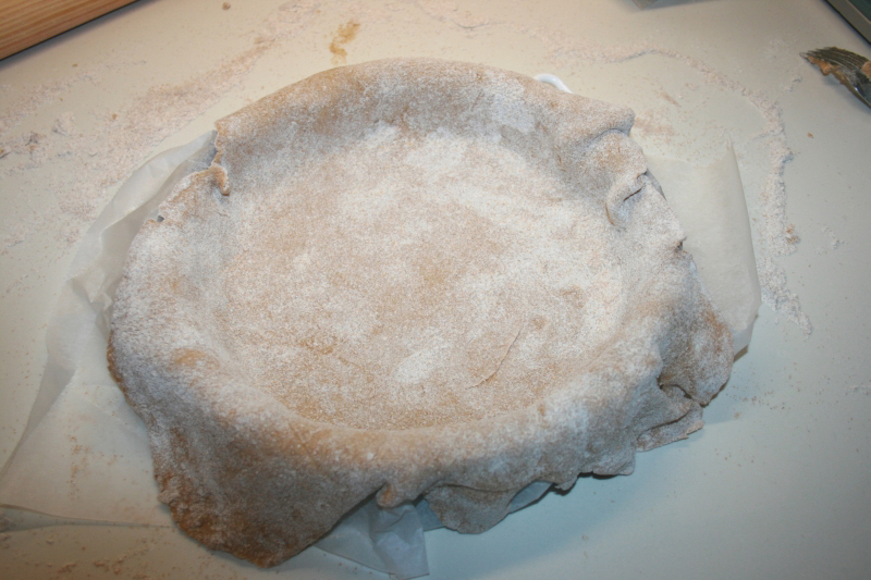 05. Extender la masa en bandeja para quiche de espárragos en blog de recetas fitness y blog de fitness para mujeres