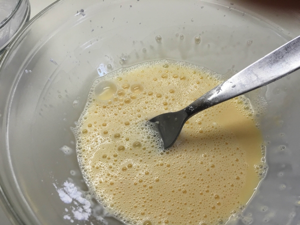 05. Mezclar la maicena para las natillas de chocolate fitness en blog de fitness para mujeres y blog de recetas fitness