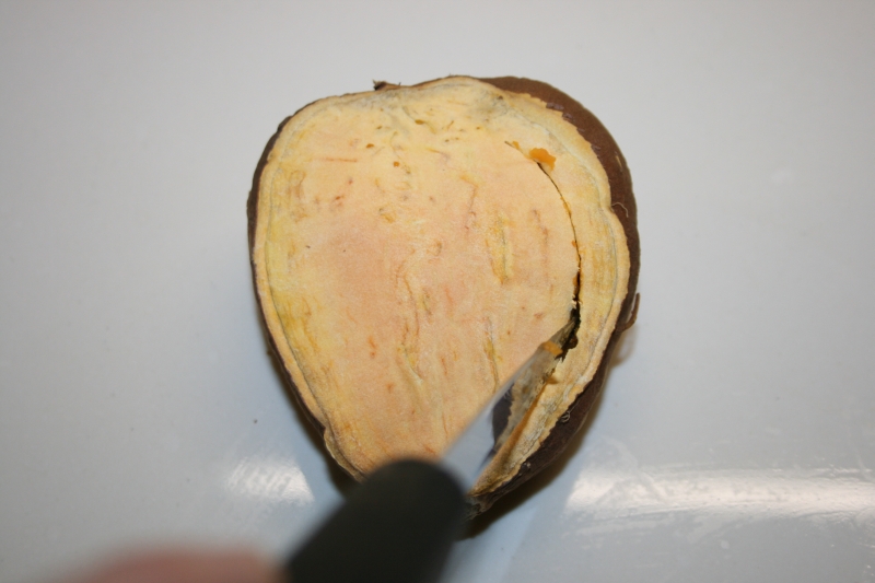 06.Cortar boniatos en blog de fitness con recetas fitness