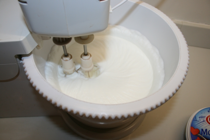 06. Batir las claras para la receta fitness de tiramisú