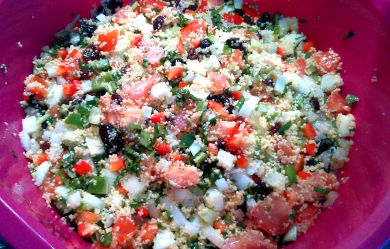 06. receta fitness para ensalada de cous cous con ingredientes mezclados