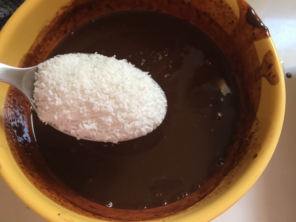 08. Añadir el coco para la mousse de chocolate y coco en blog de recetas fitness y blog de fitness para mujeres