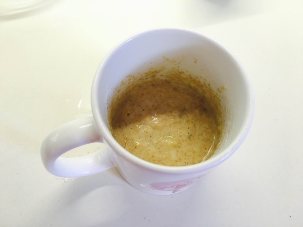 08. Ingredientes mezclados para el bizcocho a la taza para blog de recetas fitness y blog de fitness para mujeres