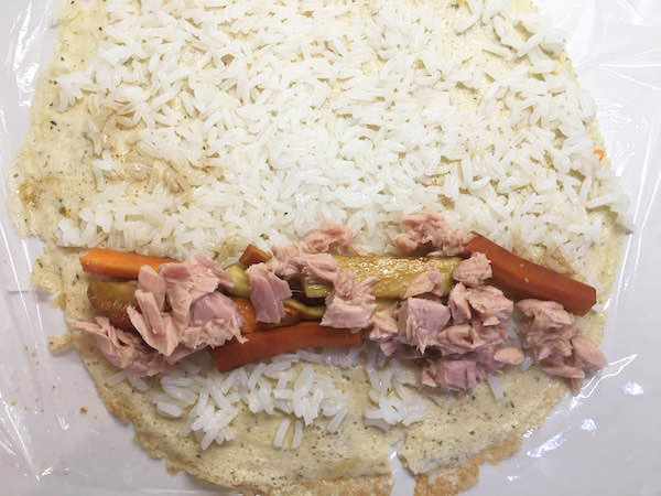 08. Montaje con atun para el sushi de tortilla y atun en blog de fitness para mujeres y blog de recetas fitness