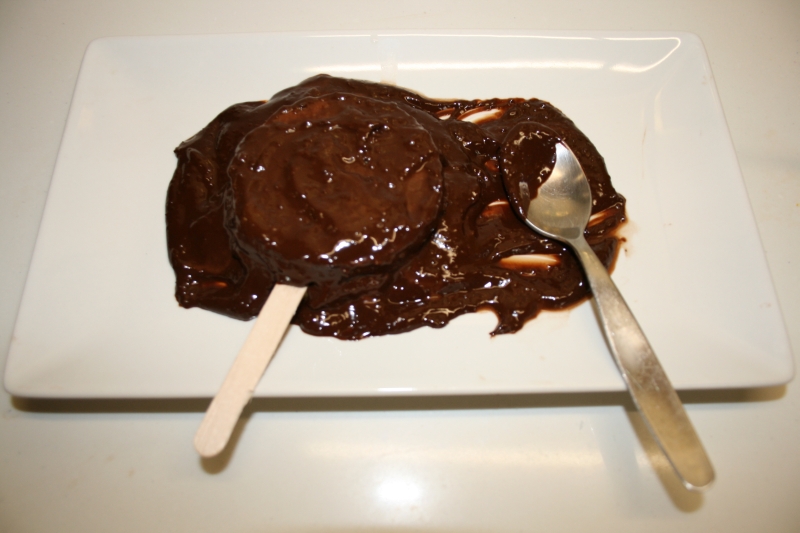 10. Esparcir chocolate con cucharita Piruletas manzana