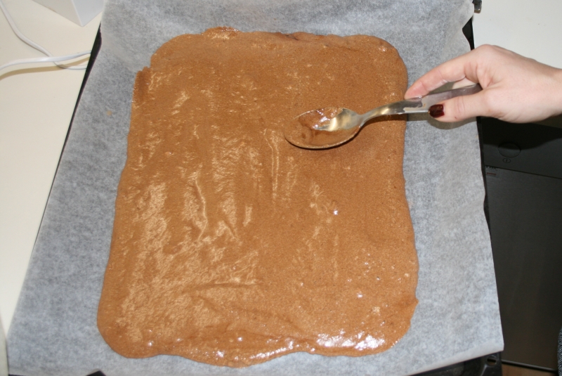 10. Extender la masa el tronco de chocolate sin harinas ni azúcares añadidos en blog de recetas fitness