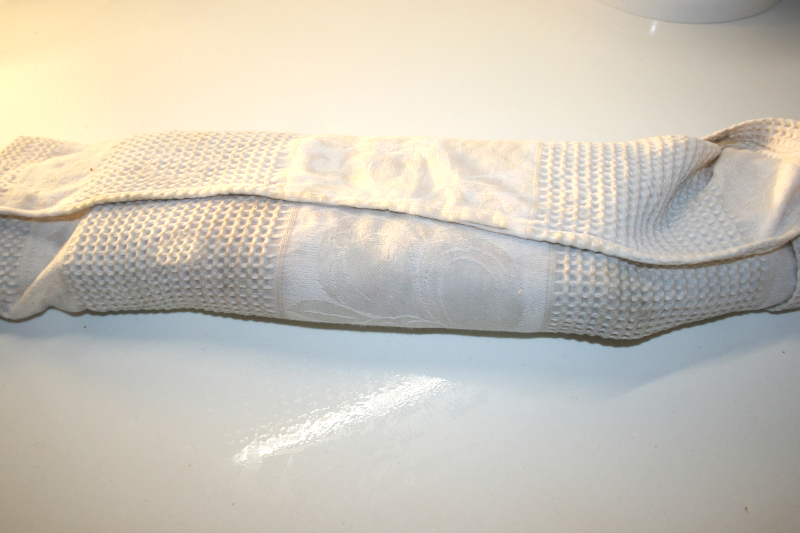 12. Enrollamos con cuidado el tronco de chocolate sin harinas ni azúcares añadidos en blog de recetas fitness