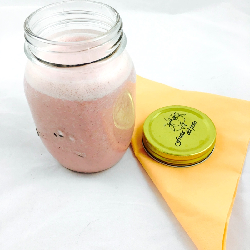 batido de fresas para desayunar en blog de recetas fitness y blog de fitness para mujeres 02 800